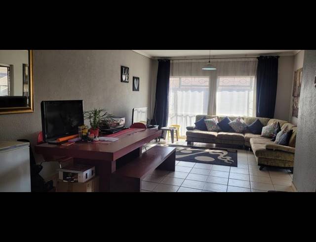 2 BEDROOM TOWNHOUSE FOR SALE IN NEW REDRUTH